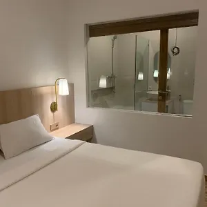 Апартаменты The Hita